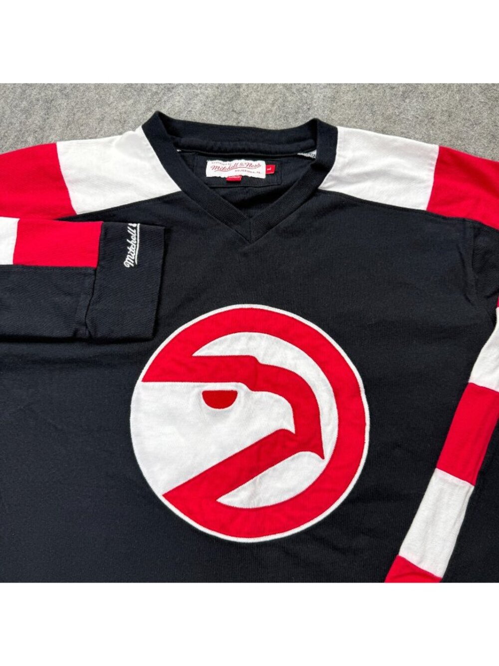 Atlanta Hawks Mitchell & Ness T-Shirt Men L Black Red White Long Sleeve Crew